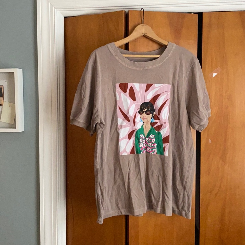 Graphic tee
